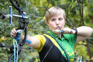 Meghan Robinson schießt ihren olympischen Recurve-Bogen